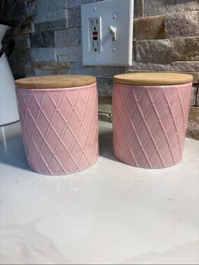 Set of Two Pink Diamond-Textured Ceramic Canisters with Bamboo Lids